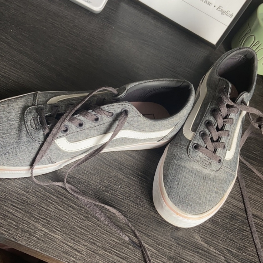 EUC Vans sneakers gray/white/pink stripe women's 10
